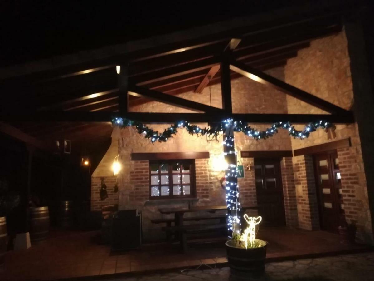 La Milonga Villa Pilona Bagian luar foto